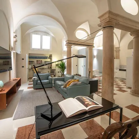 Διαμέρισμα Loft Palazzo Dionisi *